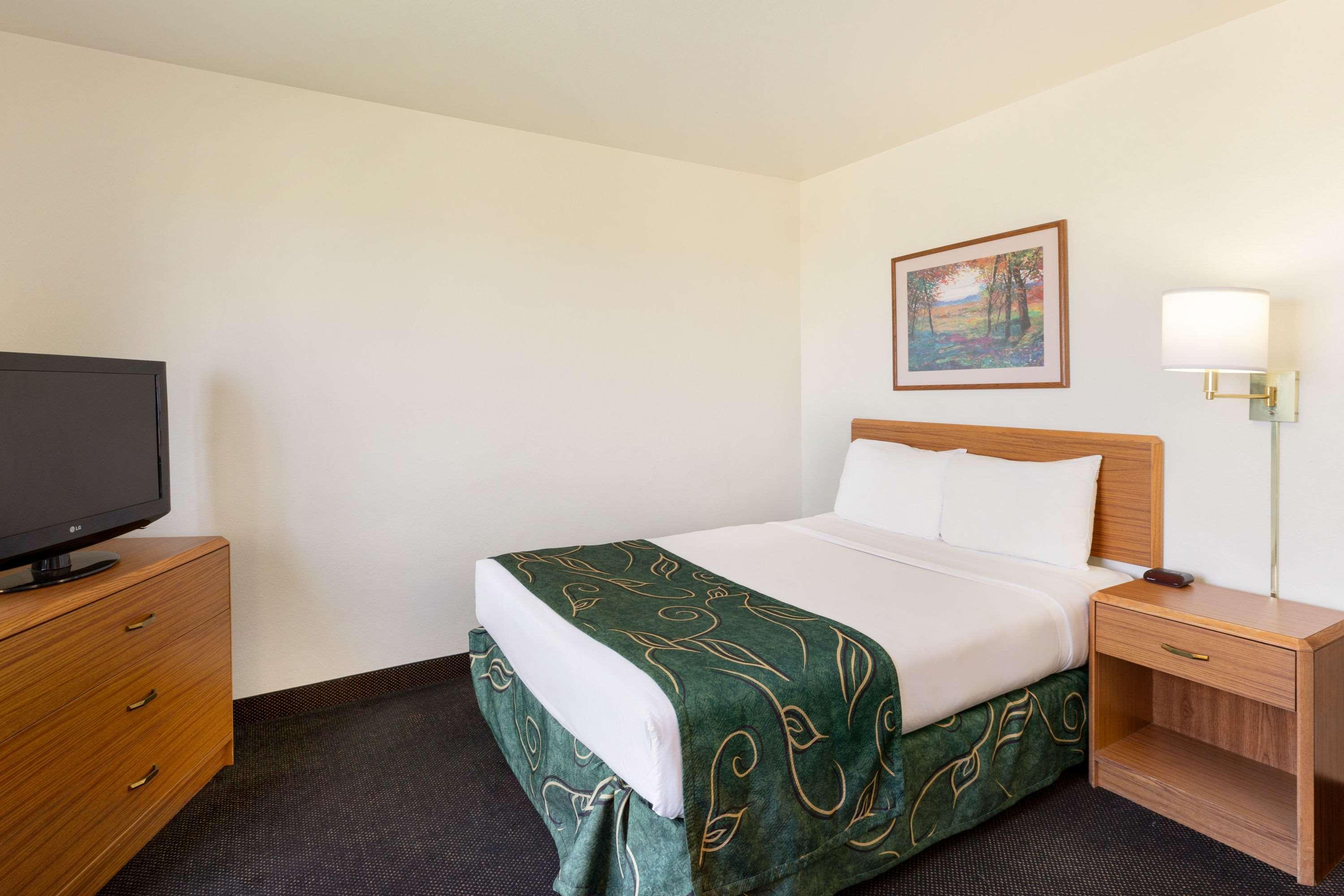 Travelodge By Wyndham Sharon Springs Exterior photo